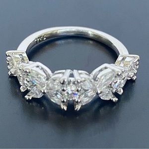 NEW Romantic Cubic Zirconia Silver Ring Size 6.